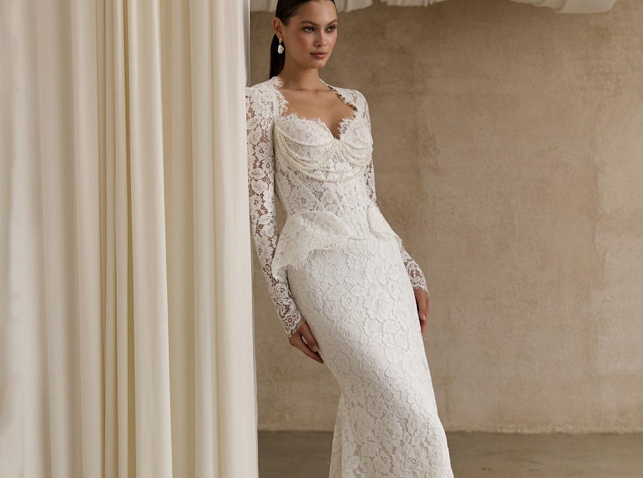 Кружевное свадебное платье с баской фото