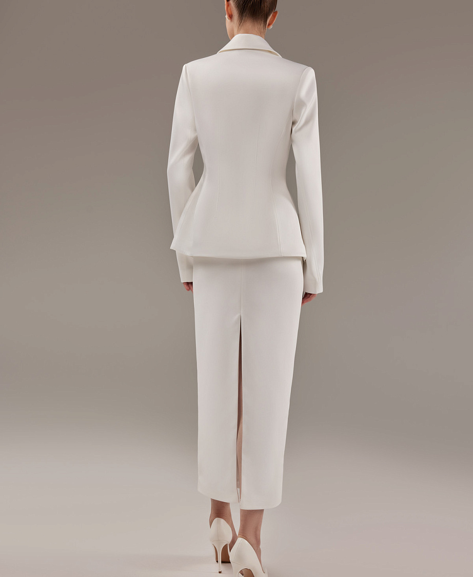 Свадебный костюм из атласа с юбкой-карандаш фото