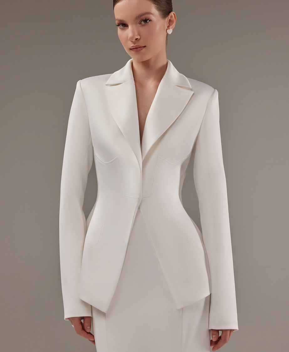 Свадебный костюм из атласа с юбкой-карандаш фото