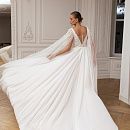 Нежное свадебное платье с кейпами фото