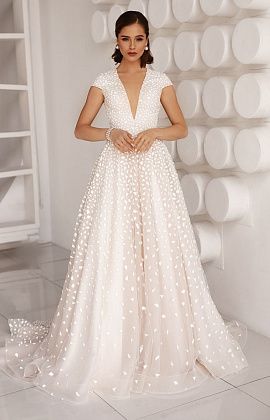 Роскошное свадебное платье в светящемся кружеве фото