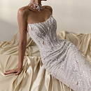 Свадебное платье-русалка из расшитого кружева и декором из жемчуга фото