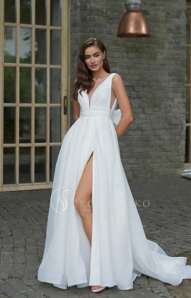 Легкое свадебное платье из шифона с v-вырезом фото