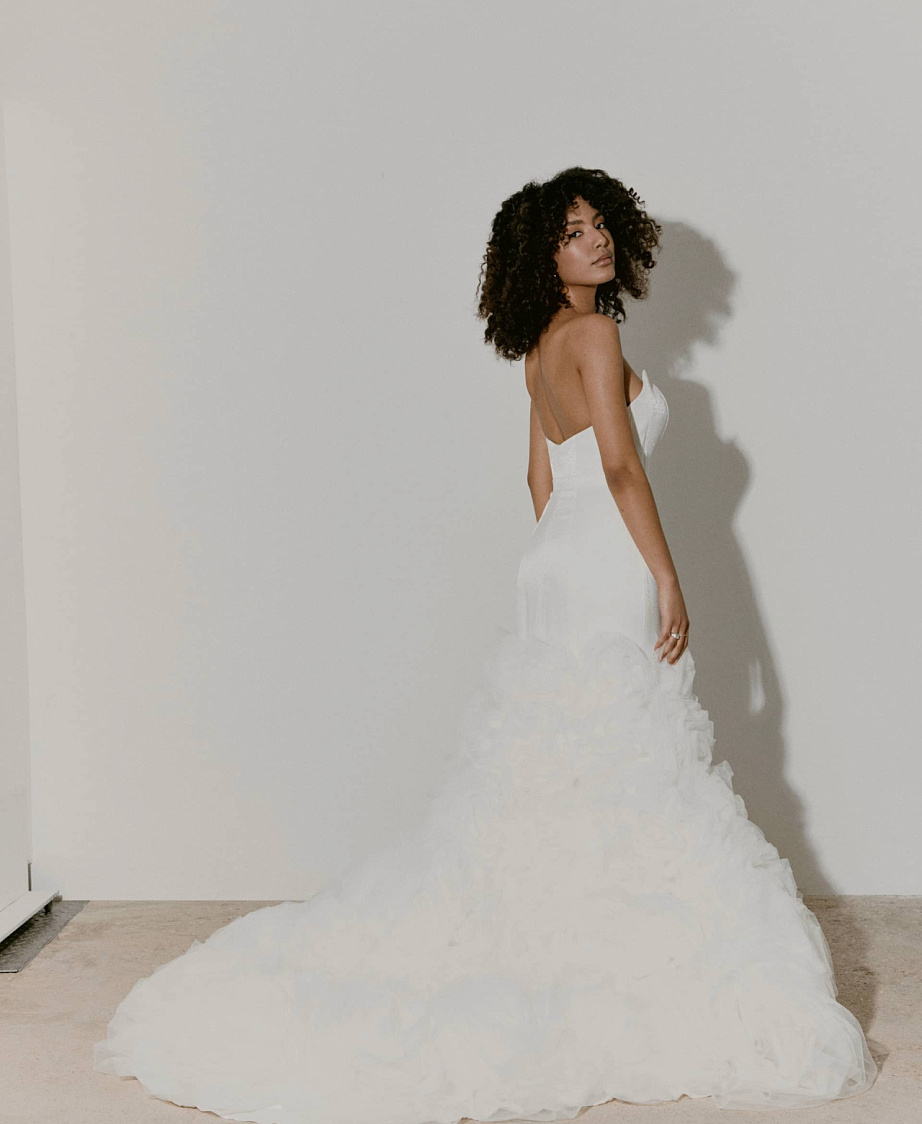 Торжественное свадебное платье из ткани Саншайн фото