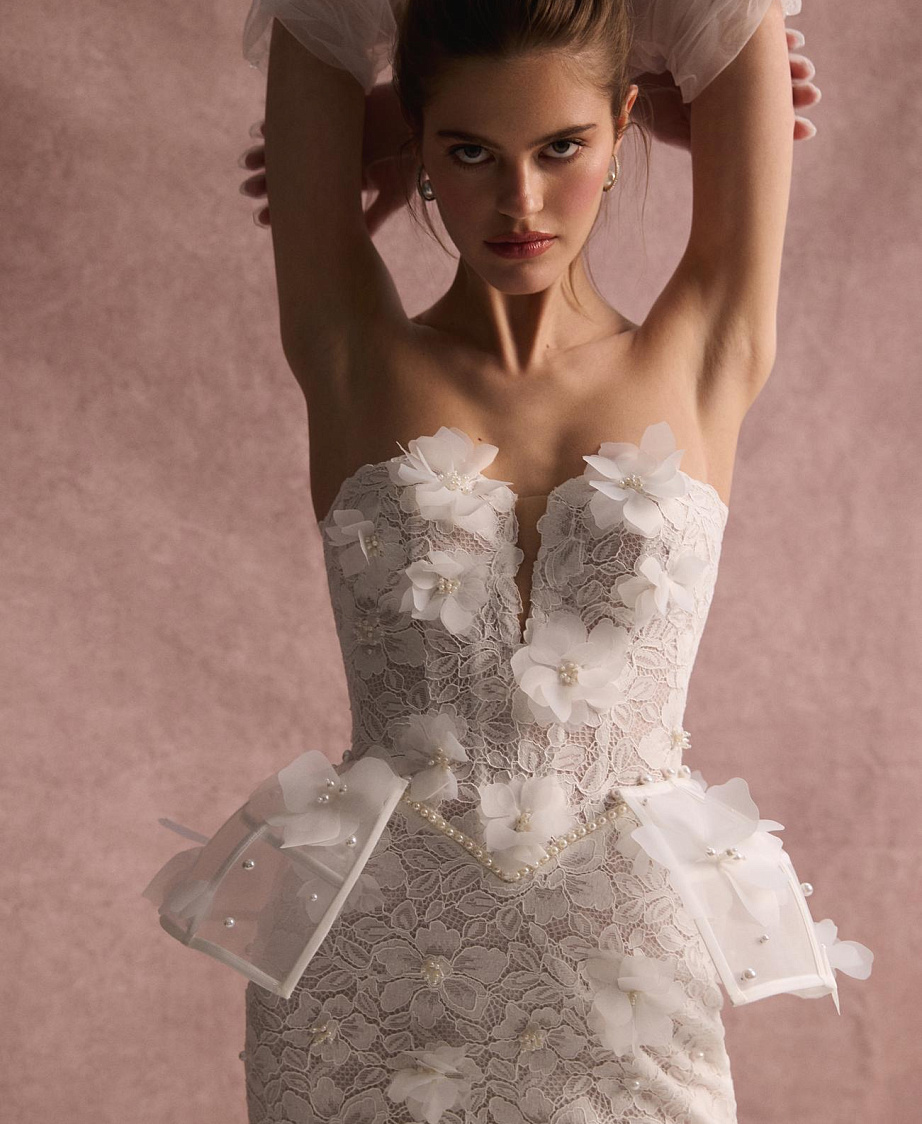 Кружевное платье с 3Д цветами и съемкой баской фото