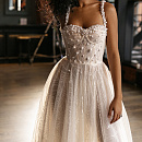 Свадебное платье с крупным жемчугом на корсете фото