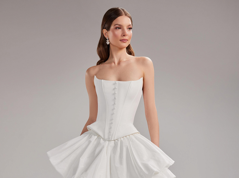 Короткий свадебный комплект с корсетом из тафты с буфами фото