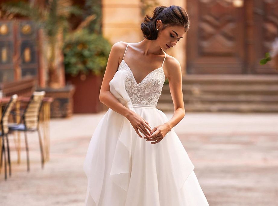Свадебное платье с многоуровневой юбкой фото