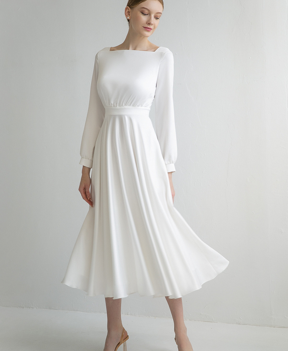 Щёлковое свадебное платье миди с рукавами фото