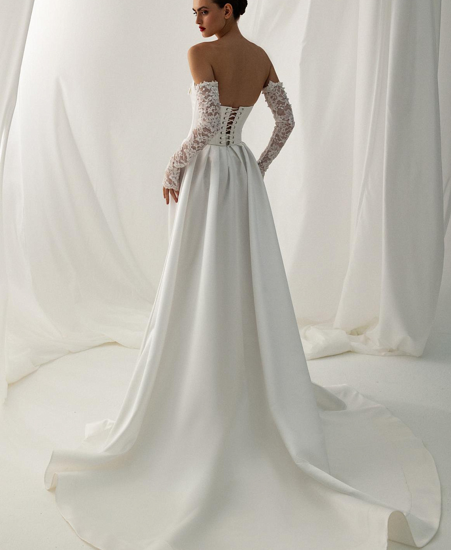 Стильный свадебный комплект с атласным корсетом и кружевной юбкой фото