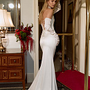 Атласный свадебный комплект с красивой вышивкой фото