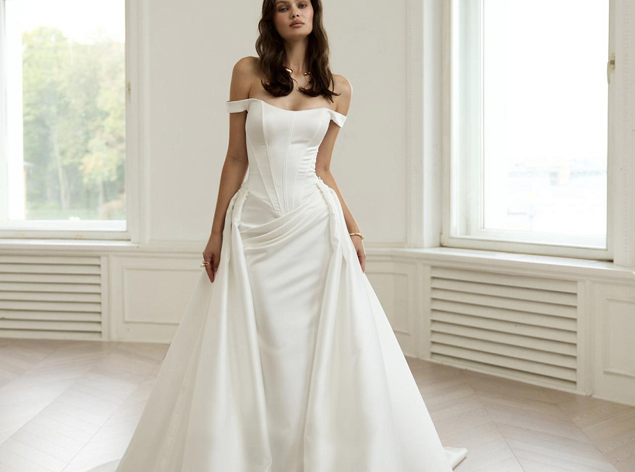 Атласное свадебное платье рыбка со съемным шлейфом фото