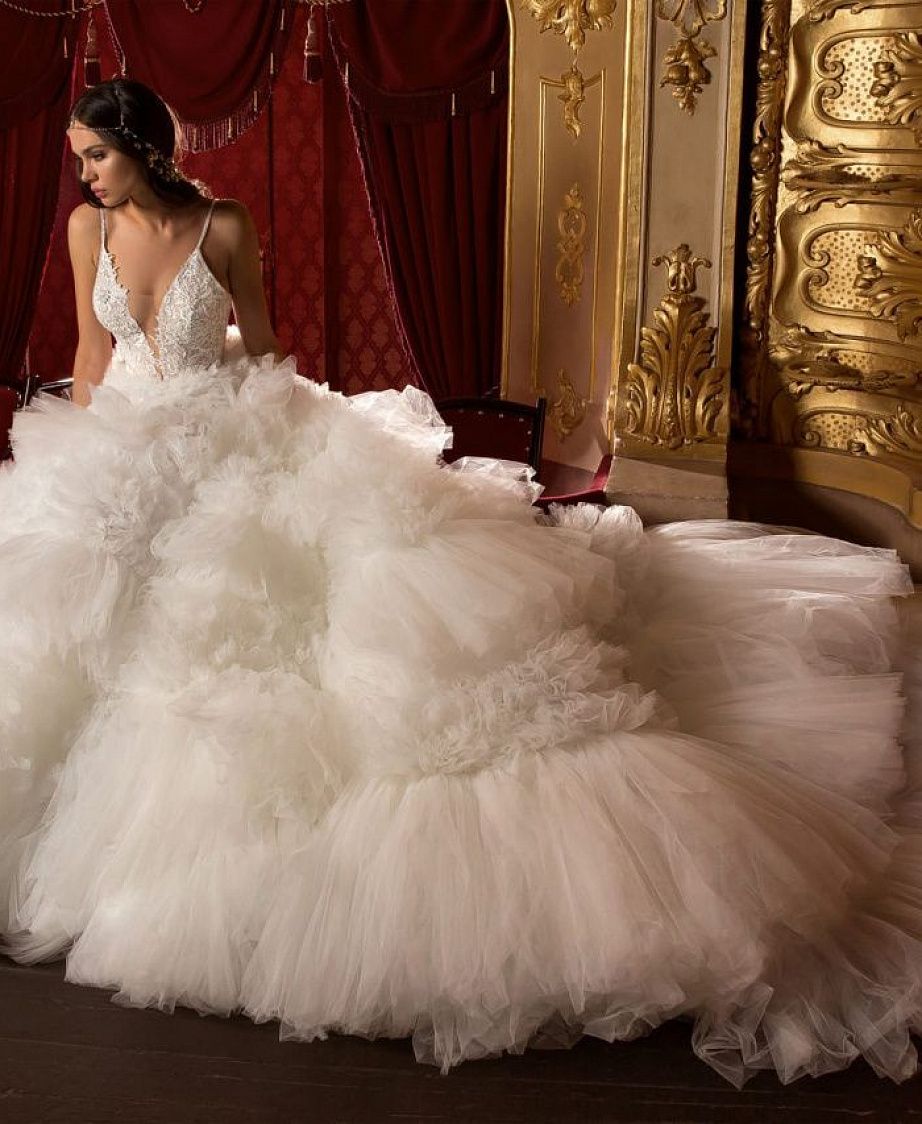 Эксклюзивное пышное свадебное платье фото