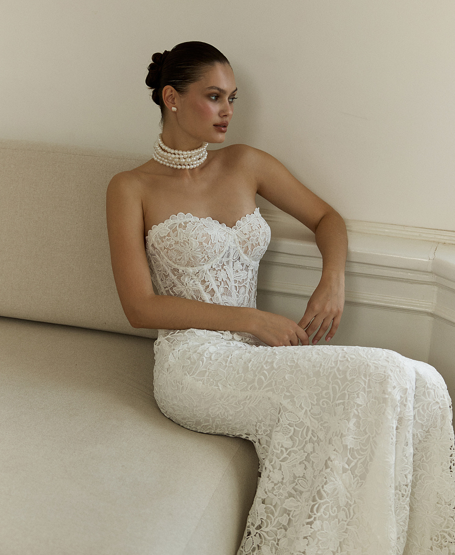 Кружевное свадебное платье со съемным болеро фото