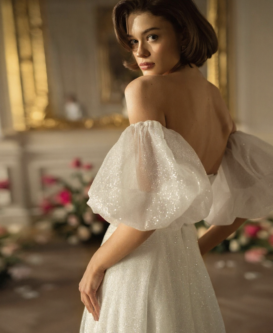 Блестящее свадебное платье со съемными рукавами буфами фото