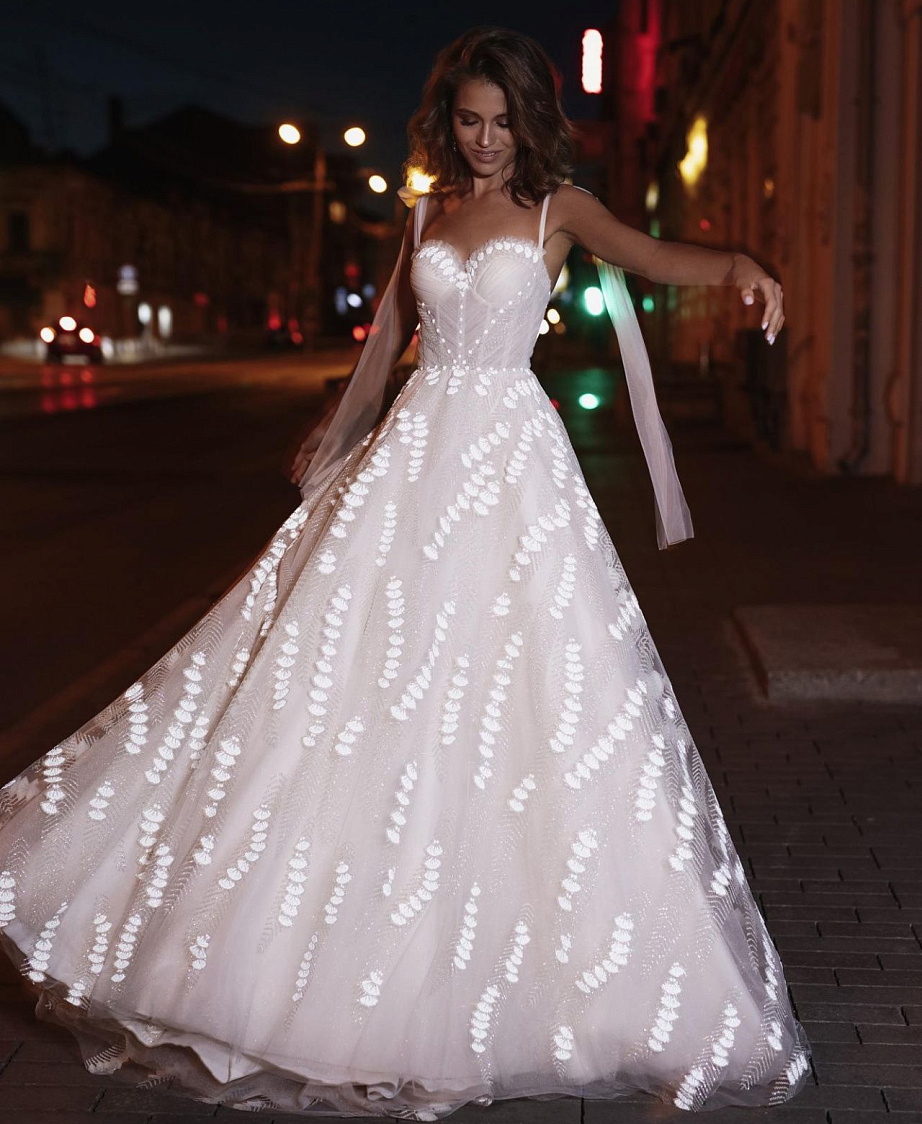 Эксклюзивное пышное свадебное платье с корсетом фото