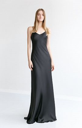 Черное платье в пол с на бретелях фото