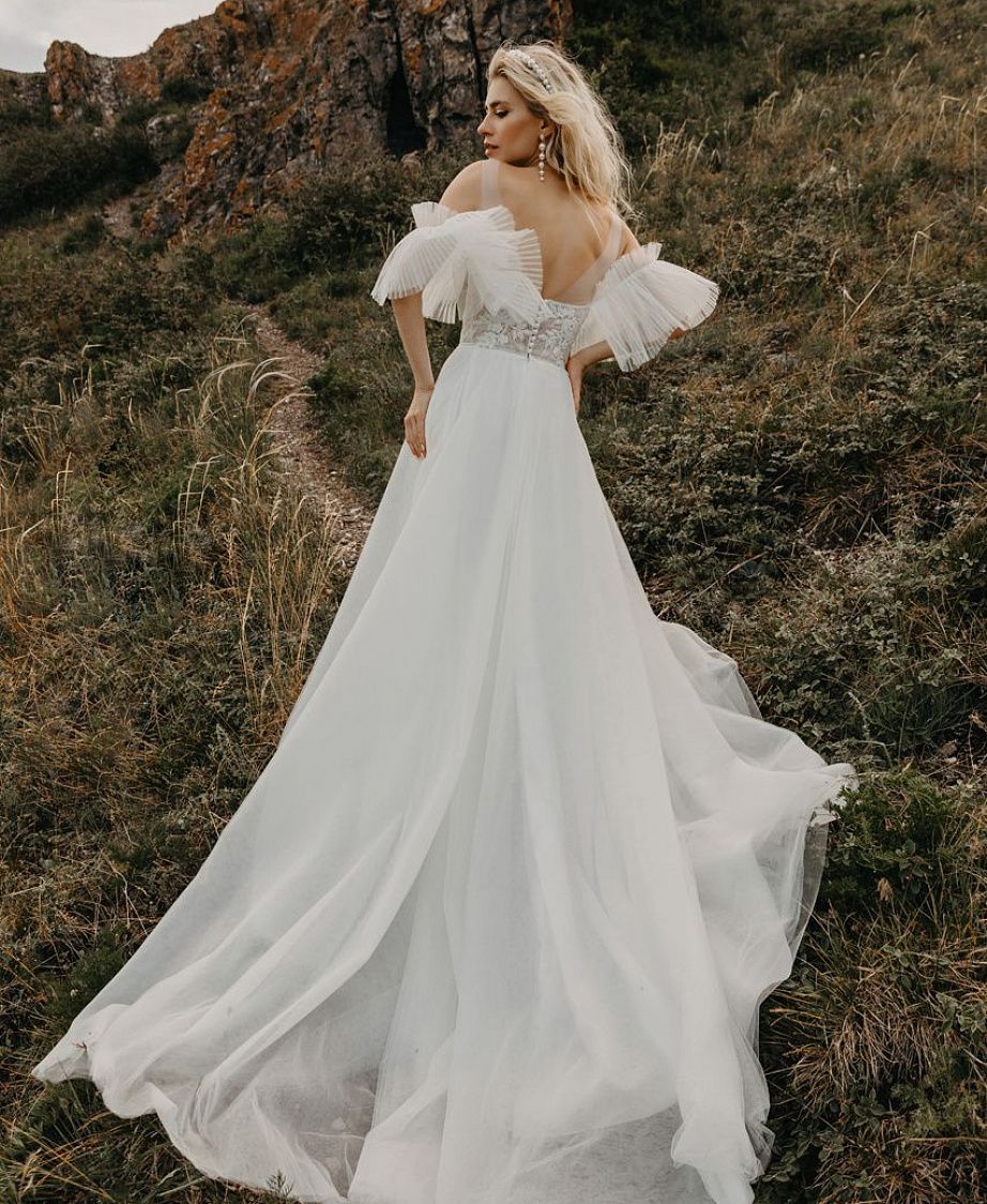 Воздушное свадебное платье со съемными рукавчиками фото