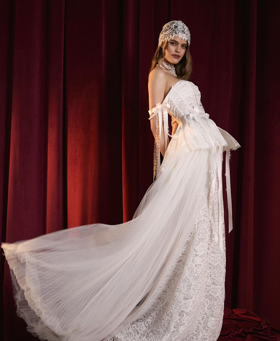 Дизайнерское кружевное платье с фатиновой юбкой фото