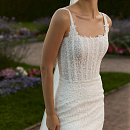 Кружевное платье с квадратным вырезом на бретелях фото