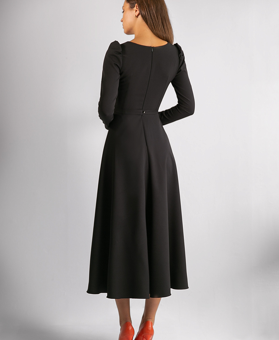 Чёрное вечернее платье миди с рукавами фото