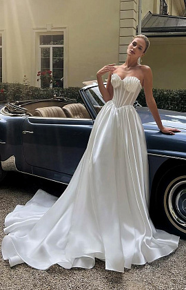 Свадебное платье с красивой драппировкой по чашкам фото