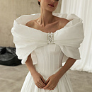 Свадебное платье принцесса с эффектным болеро фото