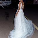 Светящееся кружевное свадебное платье фото