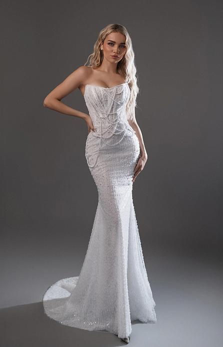 Роскошное свадебное платье русалка с декором из бус фото