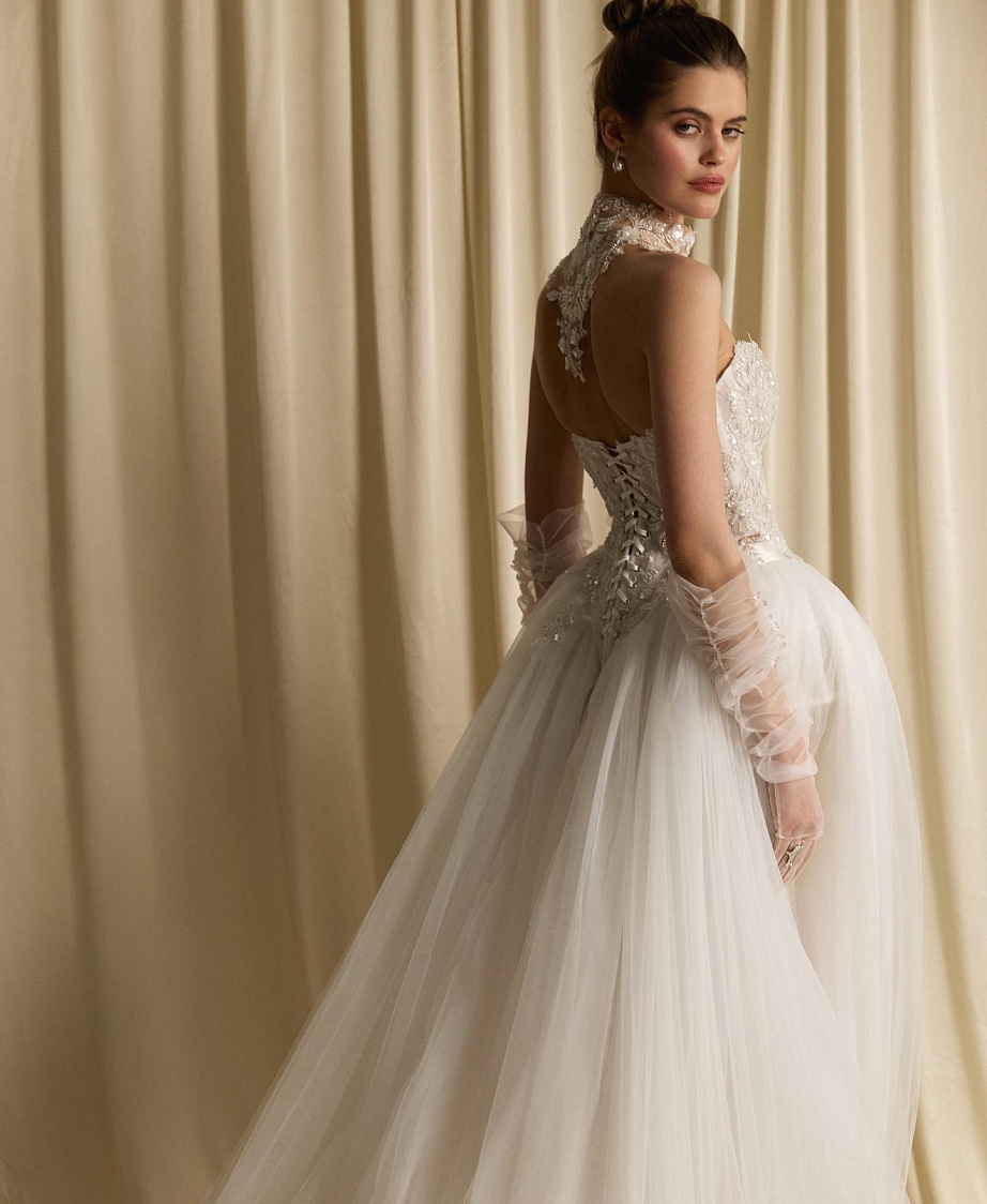 Комплект с расшитым корсетом и фатиновой юбкой фото