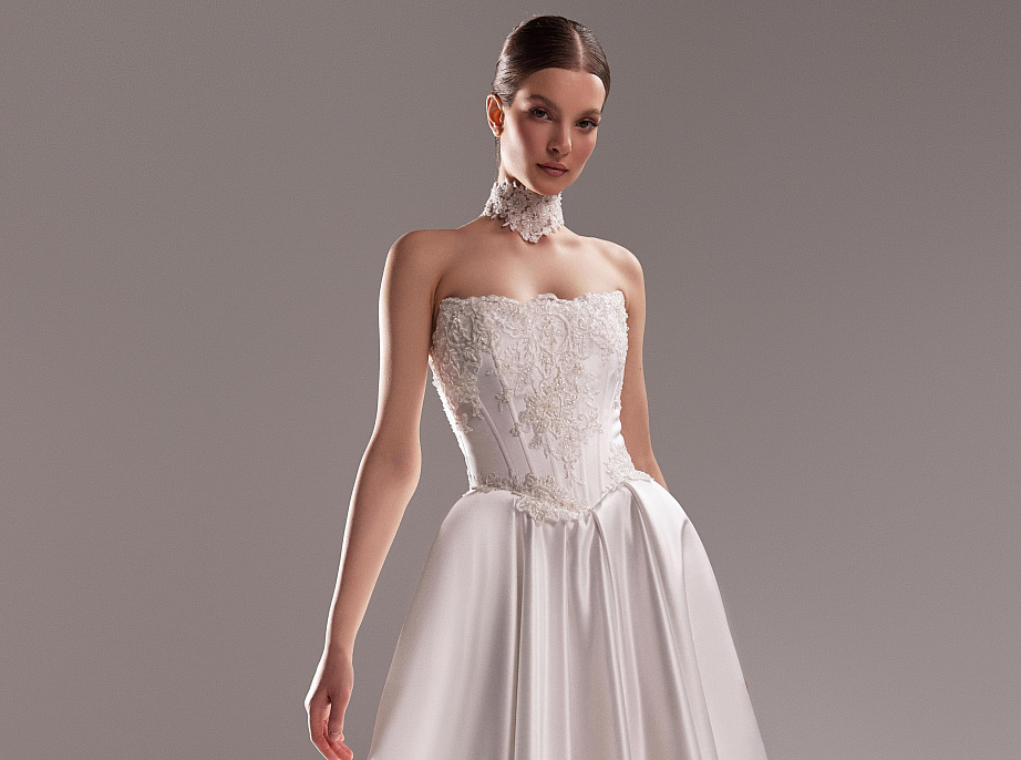 Атласное платье с кружевным корсетом фото