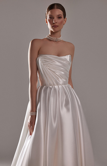 Свадебное платье из органзы с драпировкой на корсете фото