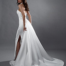 Атласное свадебное платье-русалка со съемным шлейфом и драпировкой на корсете фото