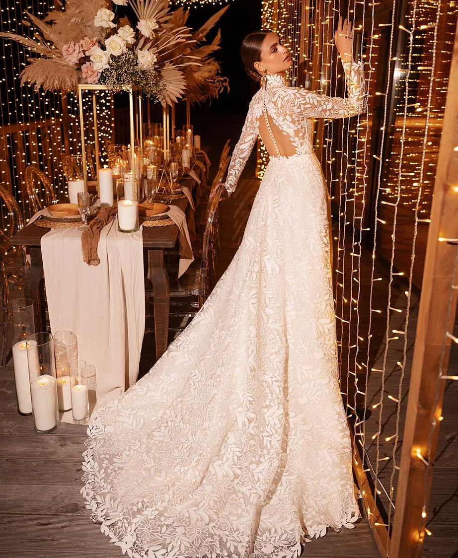 Закрытое свадебное платье в хлопковом кружеве фото
