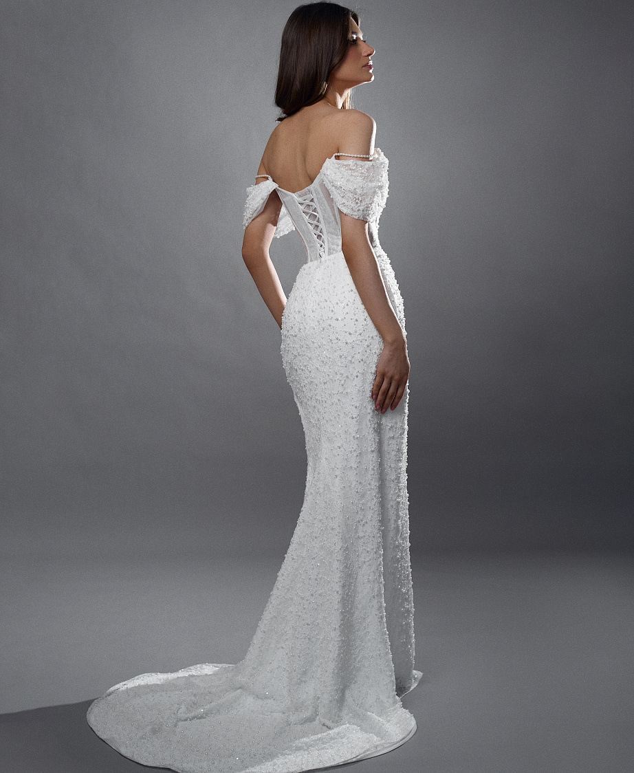 Кружевное платье-русалка с бисером и со съемным шлейфом фото