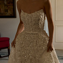 Пышное кружевное свадебное платье с жемчугом  фото