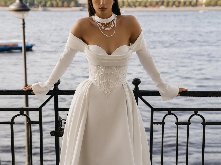 Атласное свадебное платье с объемной вышивкой фото