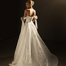 Стильное свадебное платье из тафты с декором в виде бантов фото