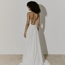Сверкающее свадебное платье на тонких бретелях фото