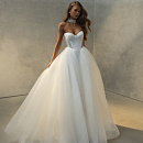 Пышное платье с юбкой из фатина и расшитым корсетом фото