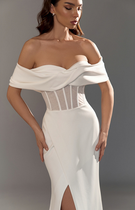 Лаконичное свадебное платье с прозрачным корсетом фото