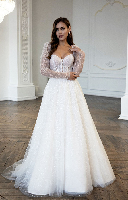 Блестящее свадебное платье с пышными рукавами фото