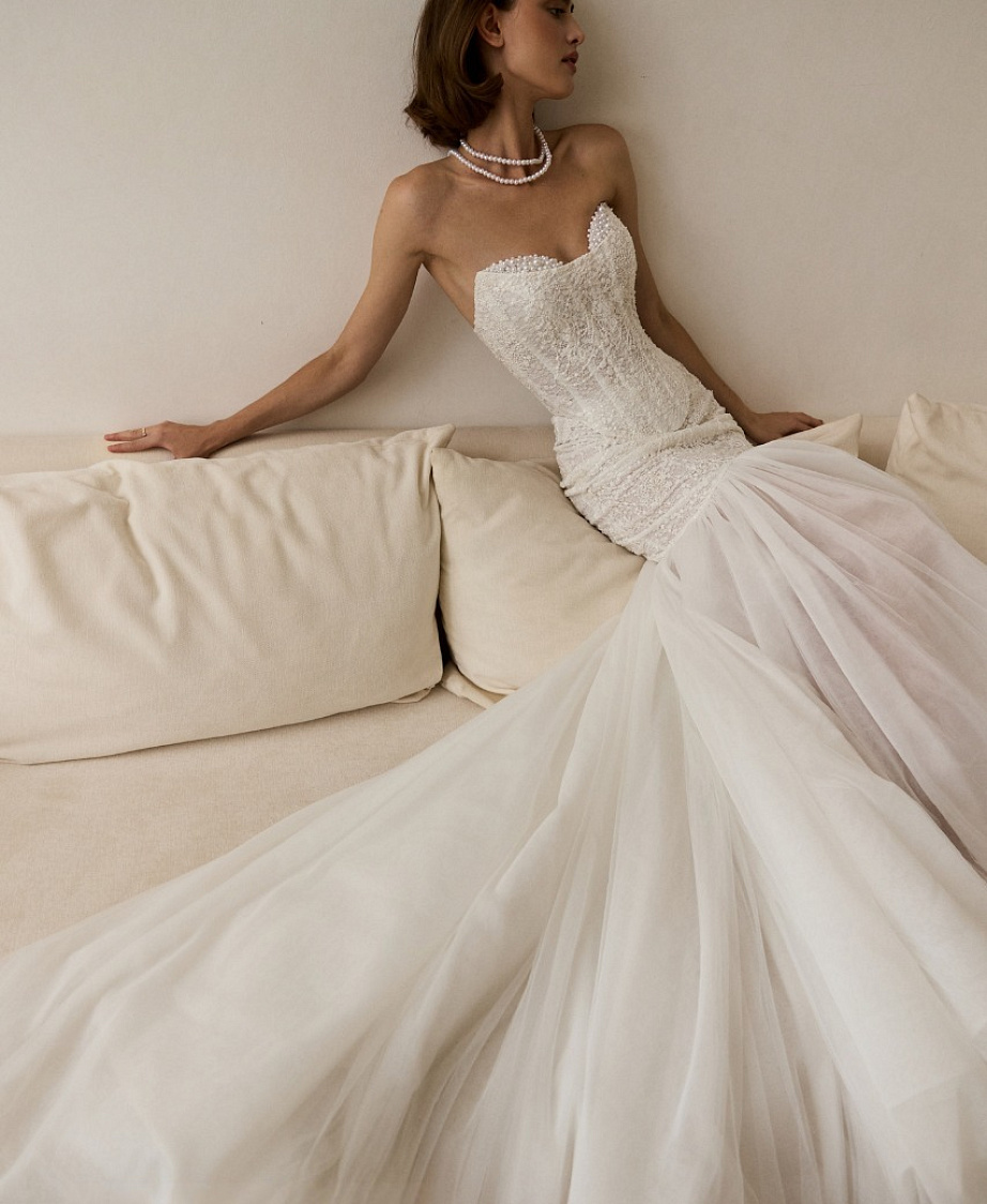 Нежный комплект с кружевным корсетом и юбкой-рыбкой фото