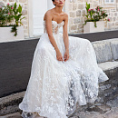 Летнее свадебное платье с прозрачным кружевным корсетом фото