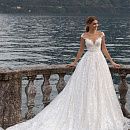 Красивое кружевное свадебное платье фото