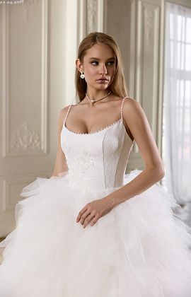 Свадебное платье с многоярусной юбкой фото