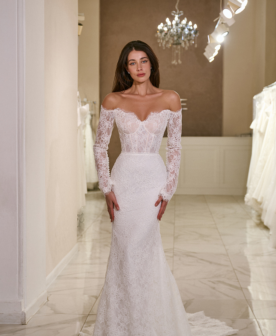 Изысканное кружевное платье со съемным шлейфом фото