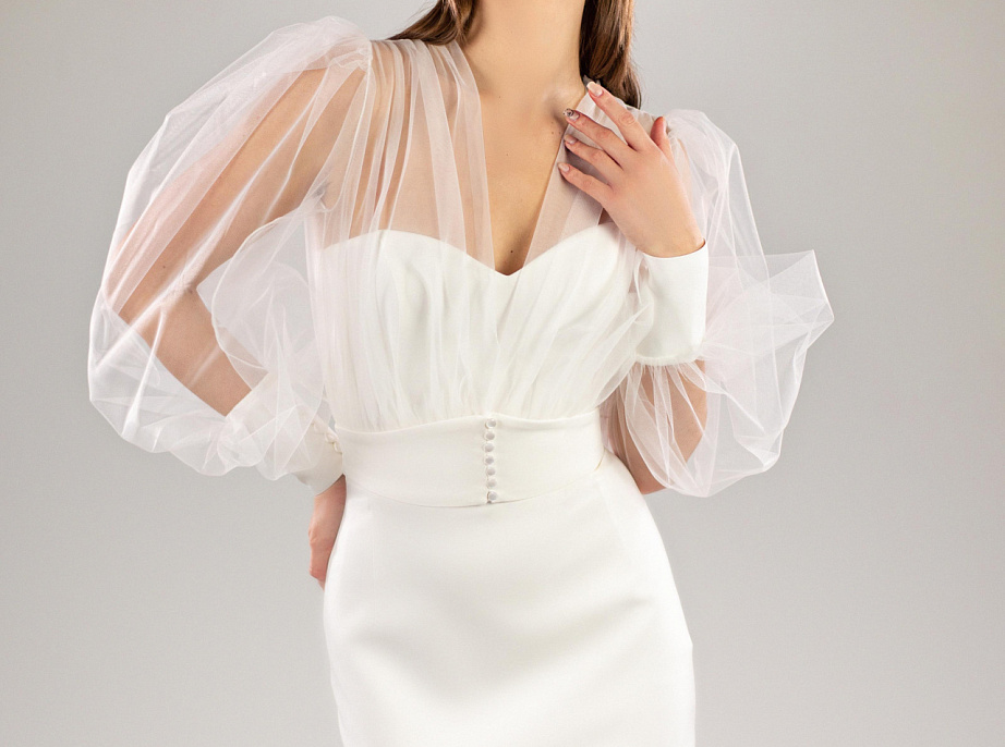 Облегающее свадебное платье миди с прозрачным болеро фото