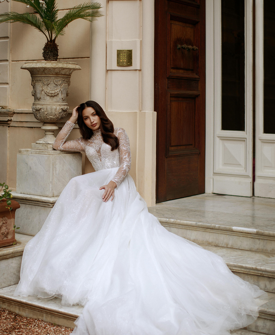 Закрытое свадебное платье с рукавами фото