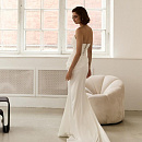 Стильный свадебный комплект из дизайнерской ткани фото